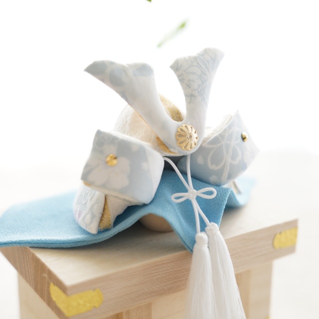 兜飾り　水色　長持ち付き　