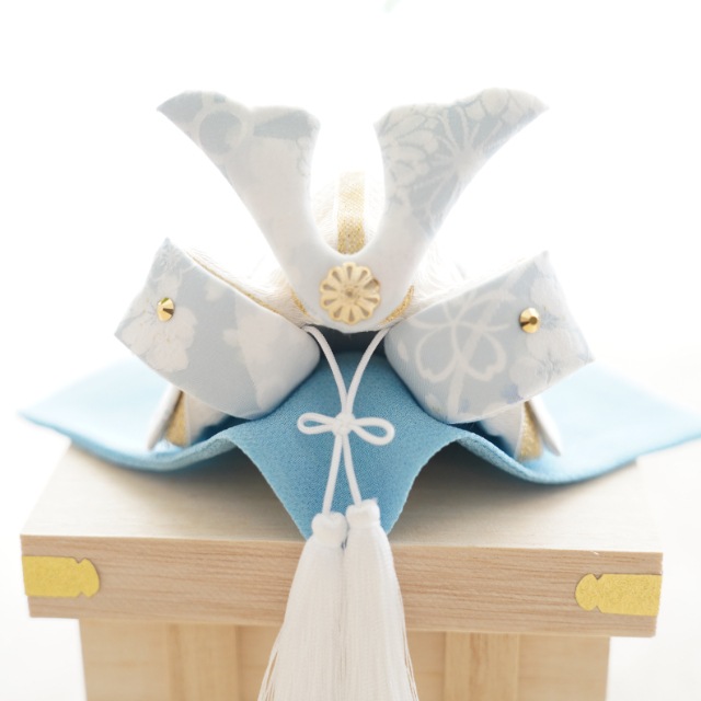 兜飾り　水色　長持ち付き　