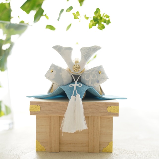 兜飾り　水色　長持ち付き　