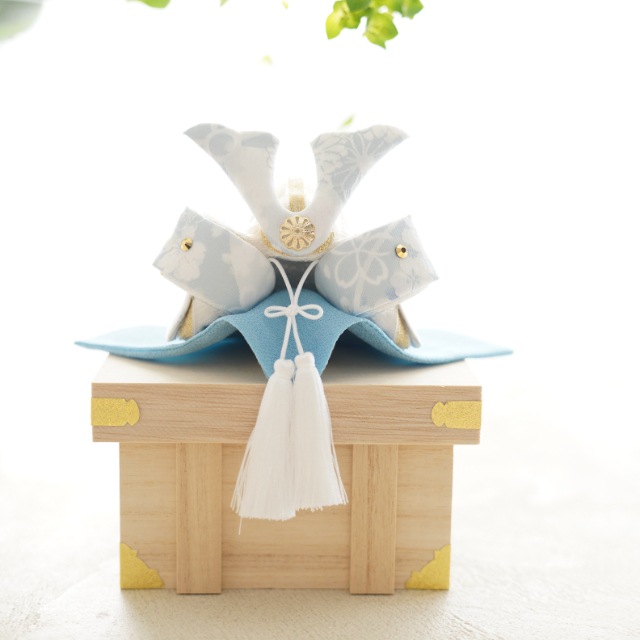 兜飾り　水色　長持ち付き　