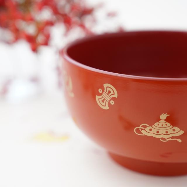 5.4寸　富貴鉢　柿朱内朱　宝尽くし絵入り