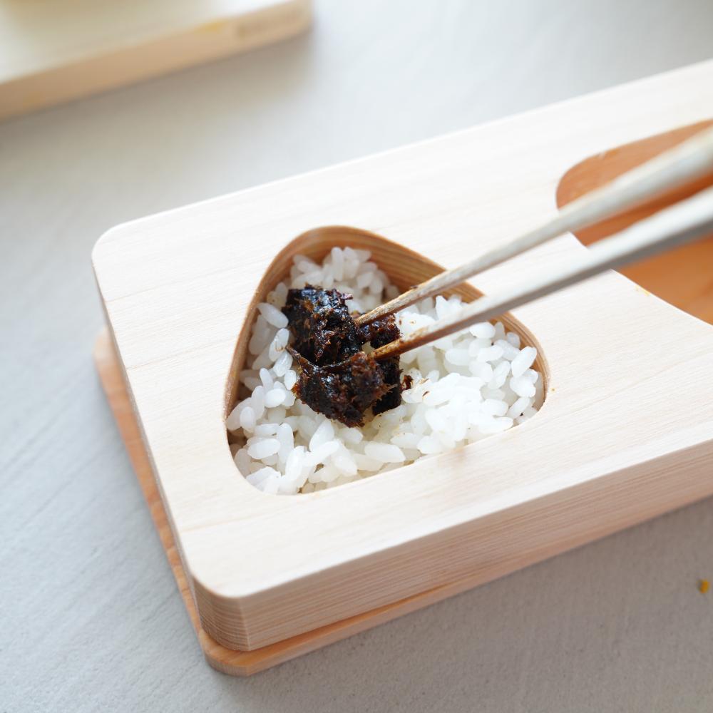桧・おにぎり抜型<物相型>3穴（敷板付）)｜ 四季折々のおしゃれな和