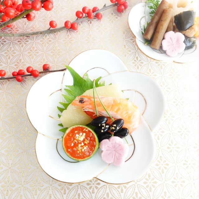 有田焼 太白金線梅むすび銘々皿 ｜ 四季折々のおしゃれな和食器通販