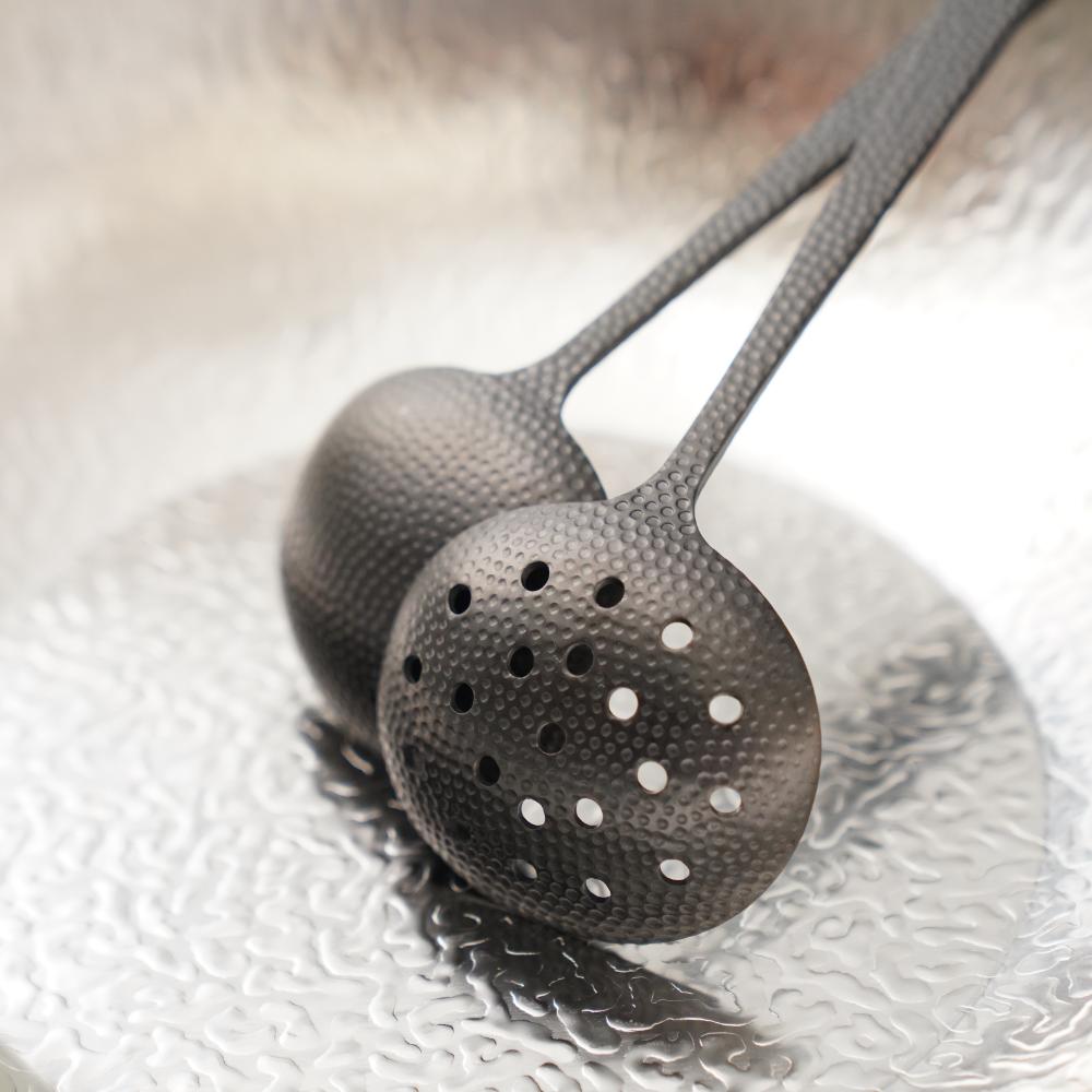 槌目入りお玉　穴有　ブラック