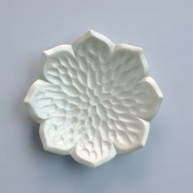 有田焼　銀彩　桔梗型豆皿（箸置き）