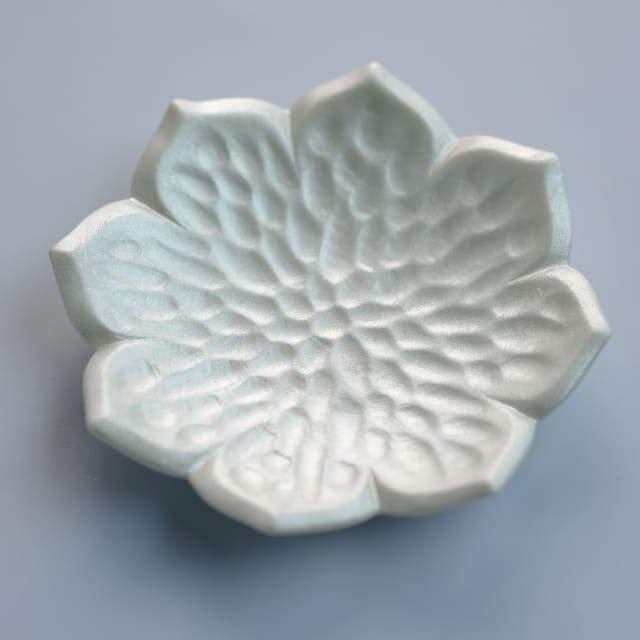 有田焼　銀彩　桔梗型豆皿（箸置き）