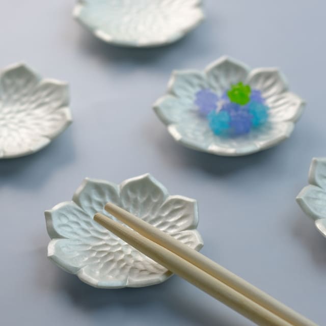 有田焼　銀彩　桔梗型豆皿（箸置き）