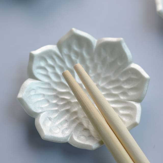 有田焼　銀彩　桔梗型豆皿（箸置き）