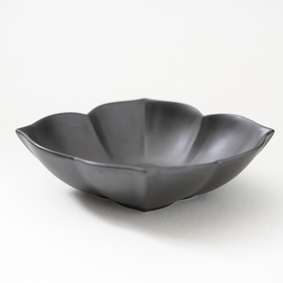 【アウトレット】波佐見焼 黒マット 花型木甲 取り鉢/中鉢