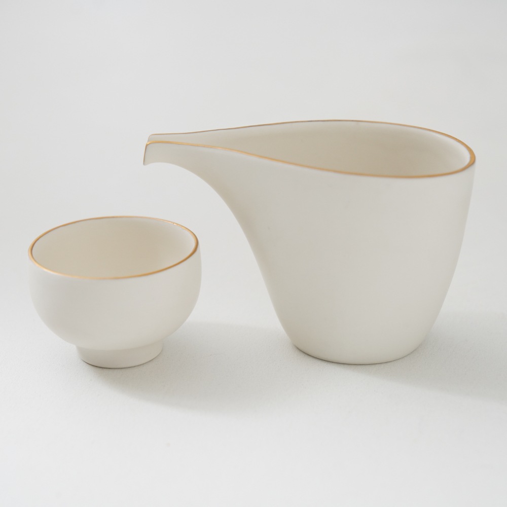 白マット（渕金）片口注器｜ 四季折々のおしゃれな和食器通販サイト