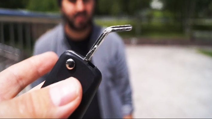 サイ・キー・ネシス（堅固な車の鍵が曲がる）｜サイキック