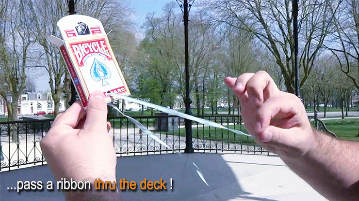 カード・オン・リボン（カードの貫通）