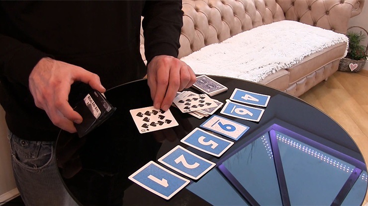 SaturnMagic：アウト・オブザ・ブルー（合計数を予言）