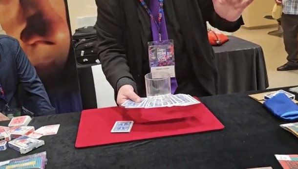 フローズド・タイム （広げたデックが浮く）