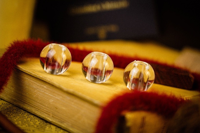 グランドマザーのネックレス（貫通するロープ）