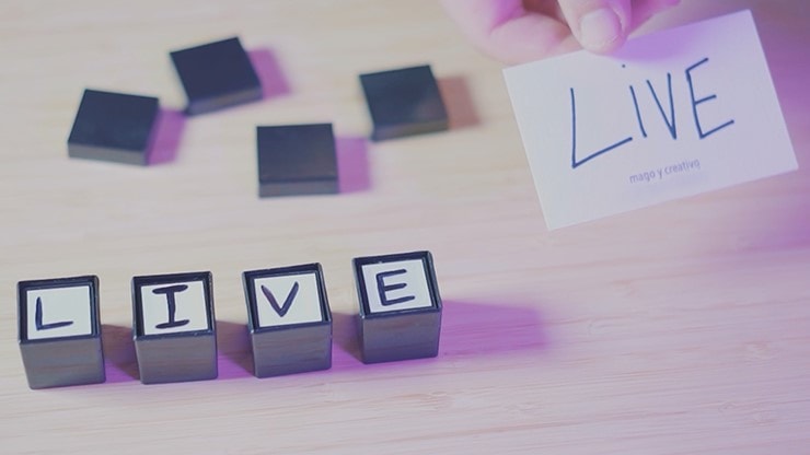 スーパービジョン・キューブ（密封ケースの中のキューブを読取る）