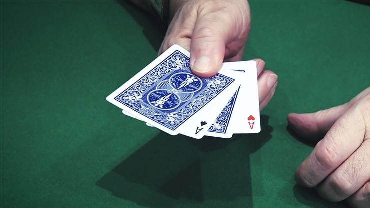 ツイスティング（次々に裏返る４枚のエース）