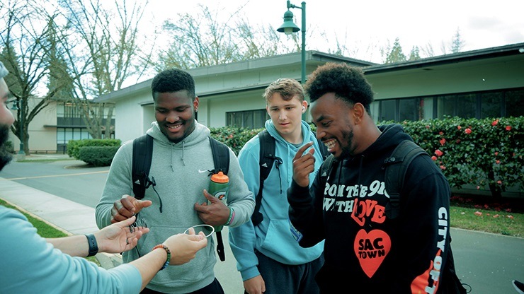 スプリング（リングに滑らかに貫通）