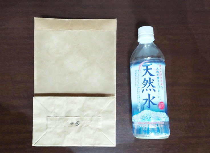 ボトルトリック(液体が紙袋の中でボトルに変わって出現)