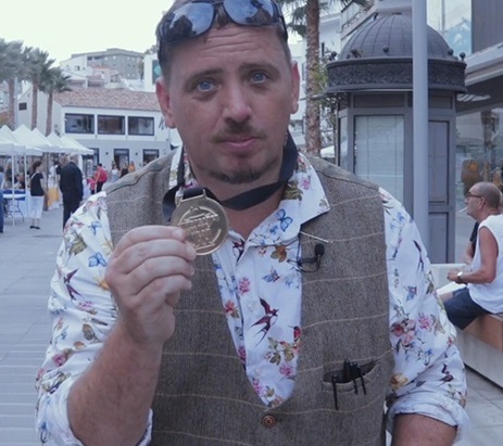 ザ・メダル（首にかけているメダルに予言が）｜メンタル,予知・予言や