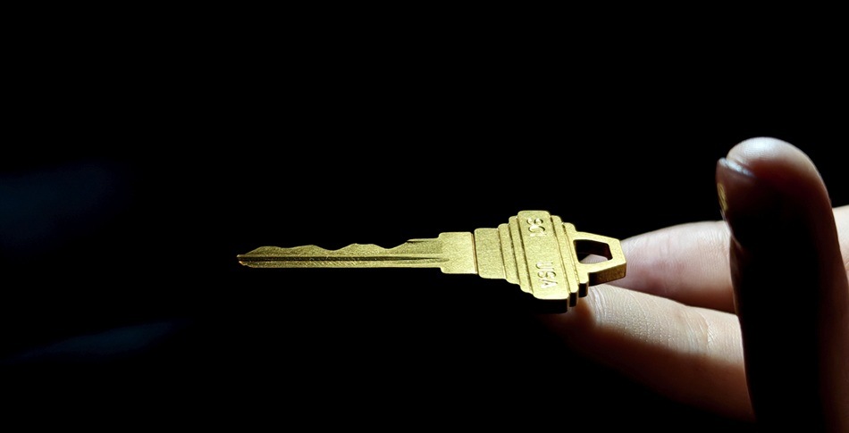 クアンタム・キー（キーがお札を貫通）