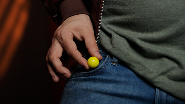 真偽のボール「バウンス・ノーバウンス」（跳ねる？跳ねない？）