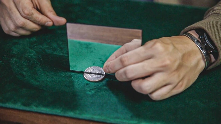 ザ・ムーン（ミラーを使ったコイン・ルーティン）