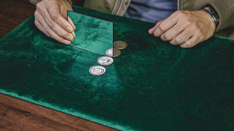 ザ・ムーン（ミラーを使ったコイン・ルーティン）