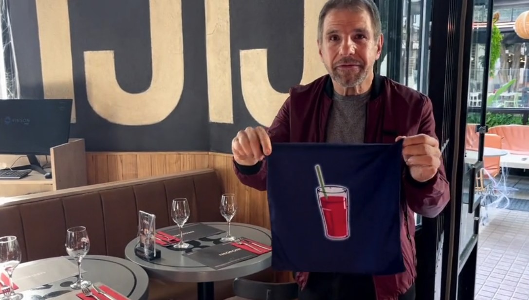 スーパードリンク（ハンカチからドリンク出現）