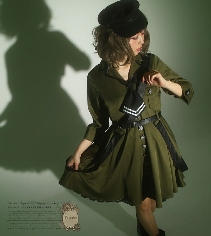 ワンピース ミディアム丈 ミリタリー 軍服 ベルト 吊りベルト ネクタイ ＊Favoriteオリジナル＊気高き指揮官の軍服風ワンピース グリーン カーキ【IRO+IRO】【2021年1月下旬予約開始】