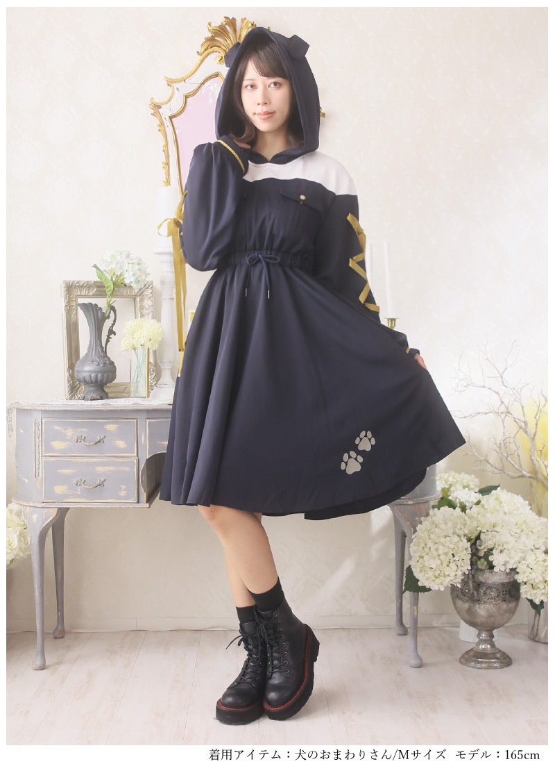 犬のおまわりさんと迷子の子ねこちゃんの尻尾付きフーディーワンピース