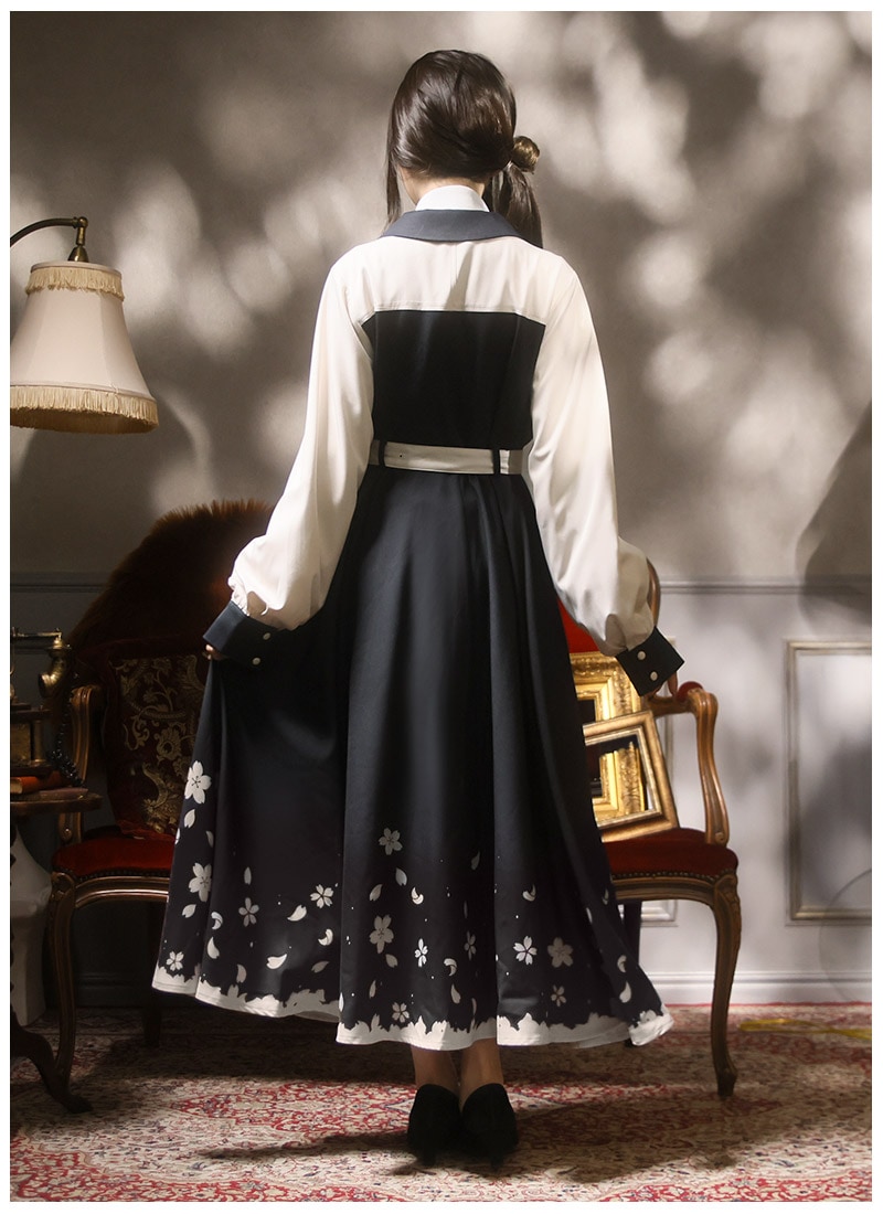 舞い上がる桜の花びらワンピース｜ Favoriteオリジナル