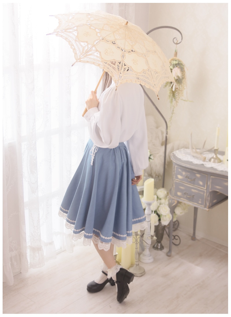 風に揺れるデニムのネモフィラフレアスカート ｜ Favoriteオリジナル