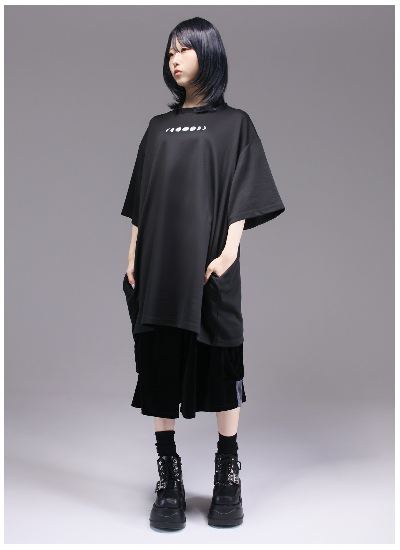 月の満ち欠けゴシックTシャツ｜ Favoriteオリジナル