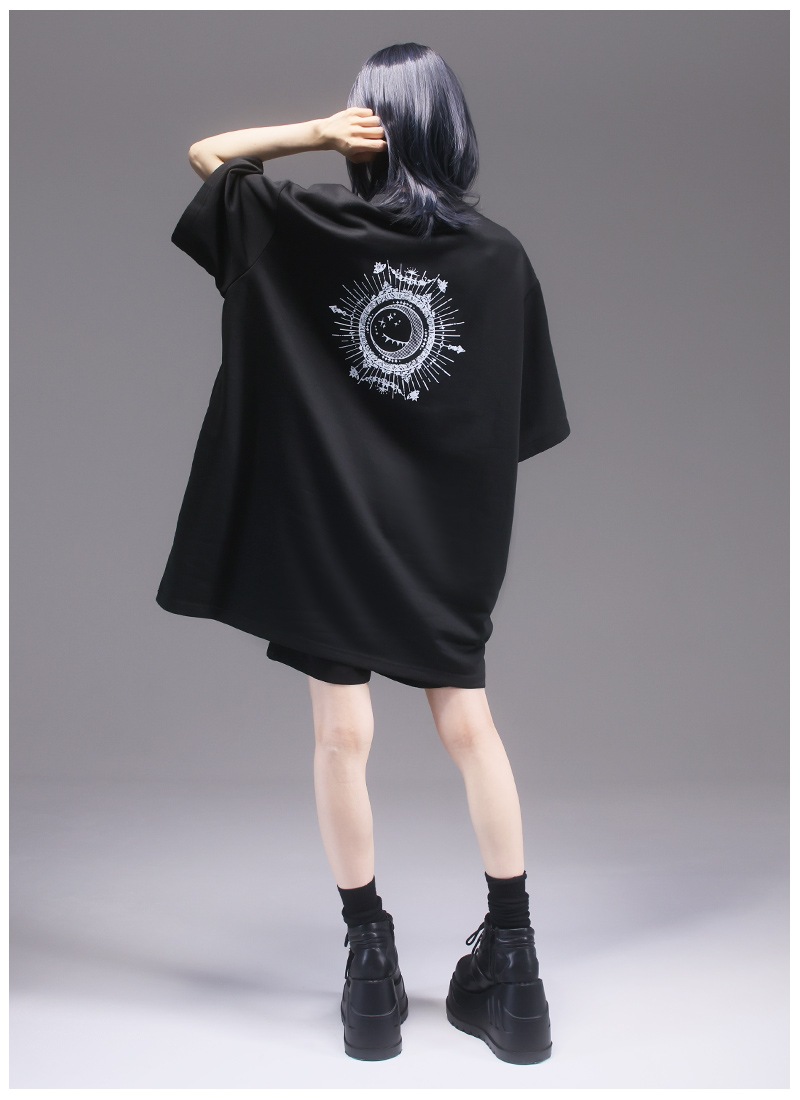 月の満ち欠けゴシックTシャツ｜ Favoriteオリジナル