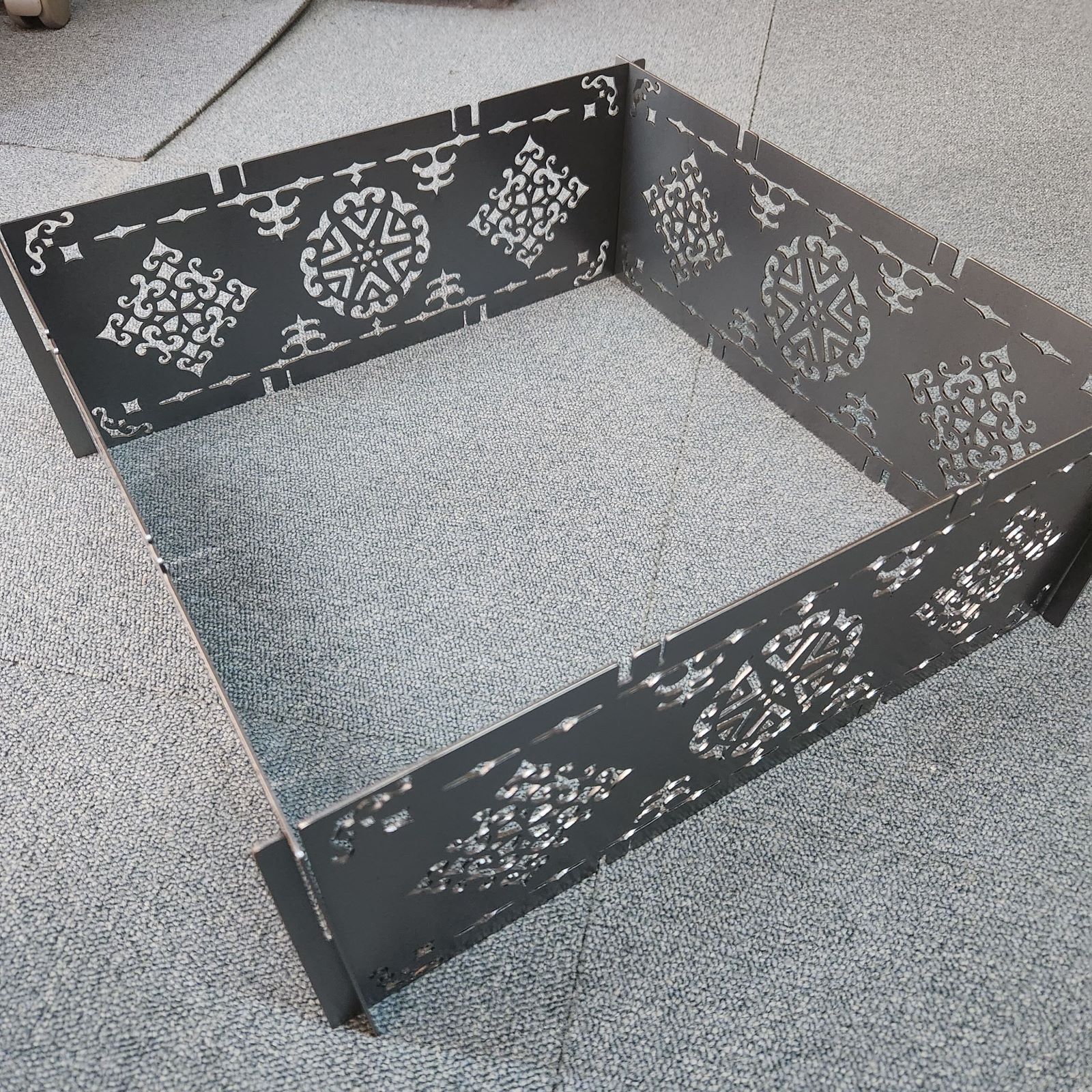 Firenc（フィレンク）焚き火囲い 【アイヌ柄(400mm幅)】(受注生産)