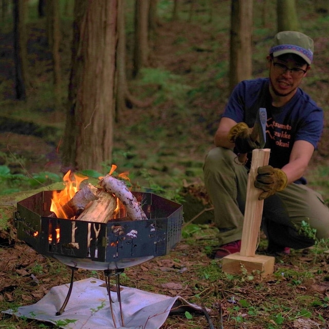 焚き火の「木漏れ日」に癒される。<br>焚火台ライフハック「KOMOREび」