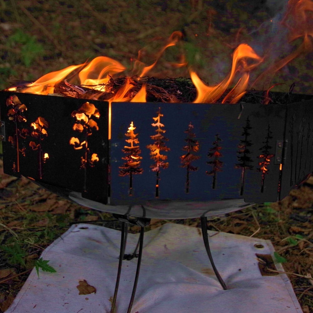 焚き火の「木漏れ日」に癒される。<br>焚火台ライフハック「KOMOREび」