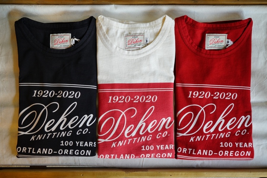 Dehen 1920(�ǡ��إ�) �϶�100��ǯ �����ǥ� �����꡼��ץ��� T����� ��å� ����ꥫ�� ��� 100 Year Anniversary Single Label Tee Red