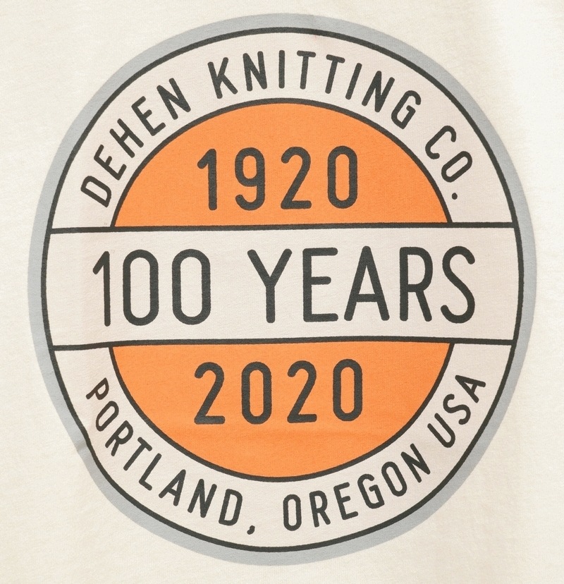Dehen 1920(�ǡ��إ�) �϶�100��ǯ ���� ����ꥫ�� ���� �ץ��� T����� ���꡼�� 100 Year Anniversary Seal Tee Natural