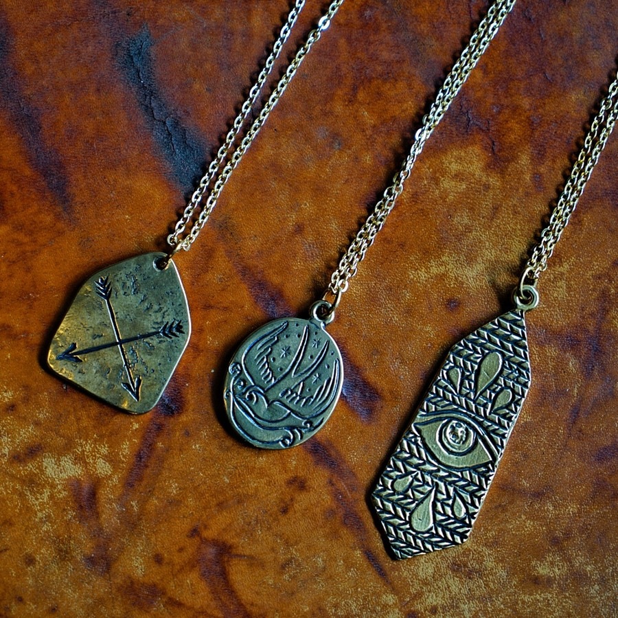 LHN Jewelry(���륨�������� ���奨�꡼) ����ꥫ�� �ϥ�ɥᥤ�� ������� ���㡼�� �ͥå��쥹 ��� ��˥��å��� ����� Swallow Charm Necklace Brass