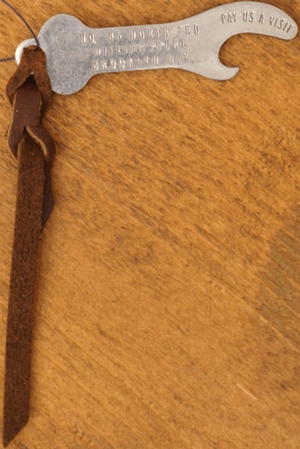 (���֥륢���륨��) RRL �ܥȥ륪���ץʡ� �����ե��� �����ۥ���� �֥�å���� Bottle Opener Key Fob