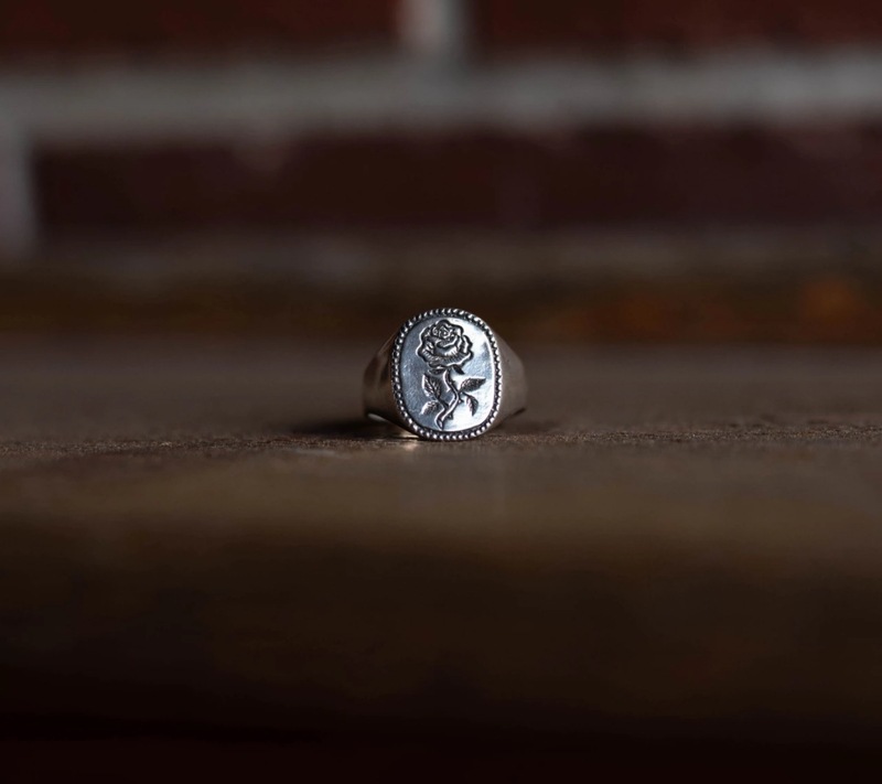LHN Jewelry(���륨�������� ���奨�꡼) �ϥ�ɥᥤ�� Rose Signet ������ ��� �Х� ����С� ��� ��˥��å��� Silver Ring