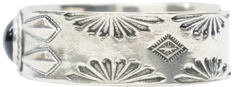 LHN Jewelry(륨 奨꡼) ϥɥᥤ ʥХ 󥰥С x ˥ Х󥰥  Navajo Cuff Silver Onyx