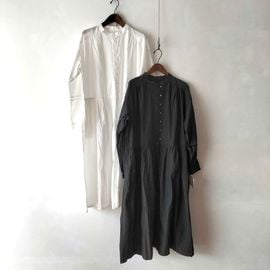 【2025秋】後ろヨーク・袖ハシゴレース使い ワンピース