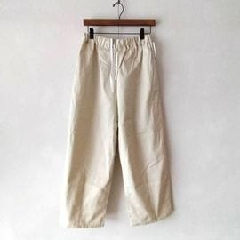 【2025秋】裾ダーツパンツ（カツラギコットン）<br>