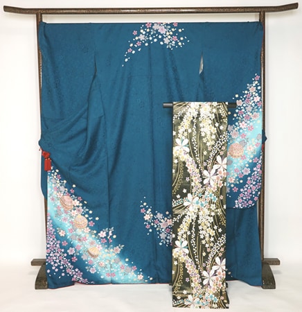 振袖と袋帯2点セット　正絹振袖　正絹袋帯 振袖 袋帯付き 2点セット 中古品 正絹 No 3656803K | 婦人着物