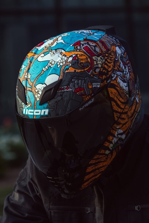 ICON（アイコン）AIRFLITE(エアーフライト）グラフィック ヘルメット