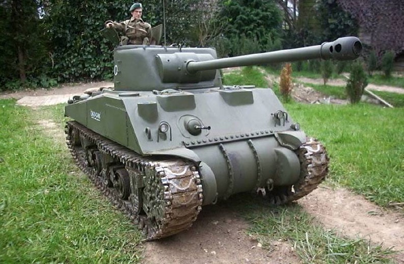 1/6 シャーマン Amazon | サイバーホビー 1/6 WW.II アメリカ軍 M4A3 シャーマン 105mm