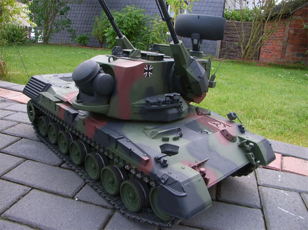 1/10フルメタル・ゲバルト対空戦車 キット （ Flakpanzer Gepard)